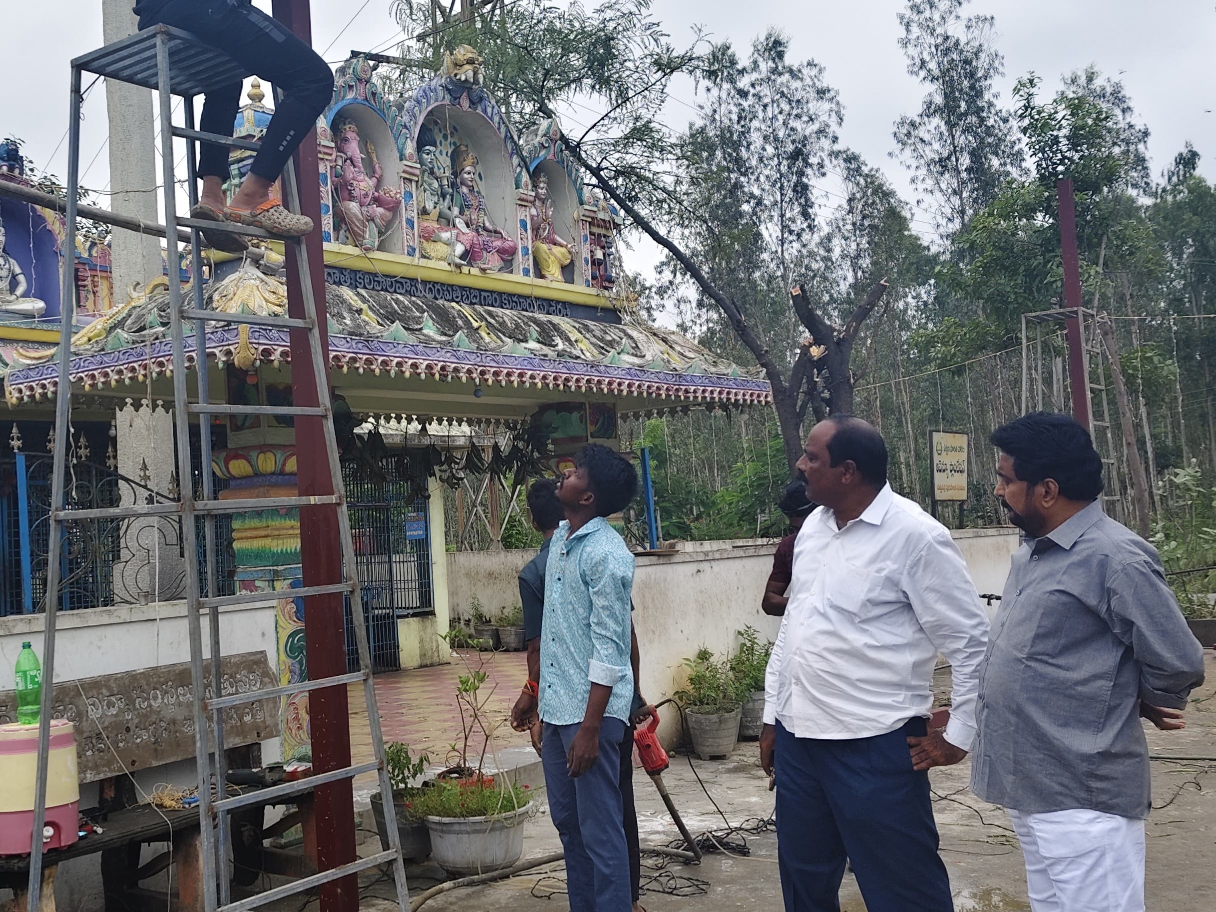 ‘పనుల్లో నాణ్యత ప్రమాణాలు పాటించాలి’