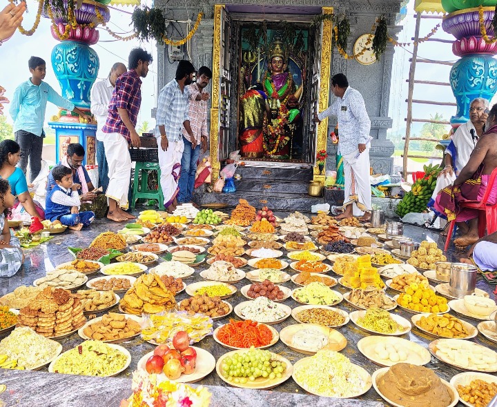 అమ్మవారికి 108 రకాల వంటకాలతో నైవేద్యం
