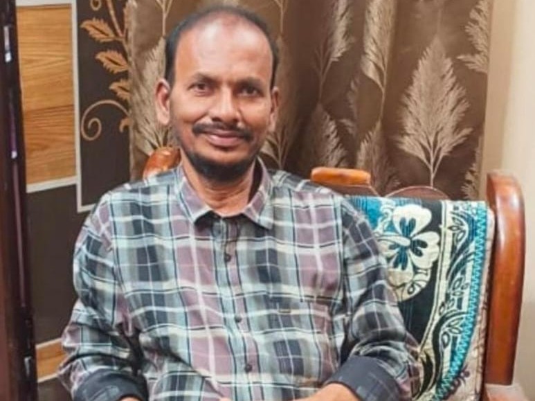 విషాదం.. పాత భవనం పైకప్పు మీద పడి వ్యక్తి మృతి