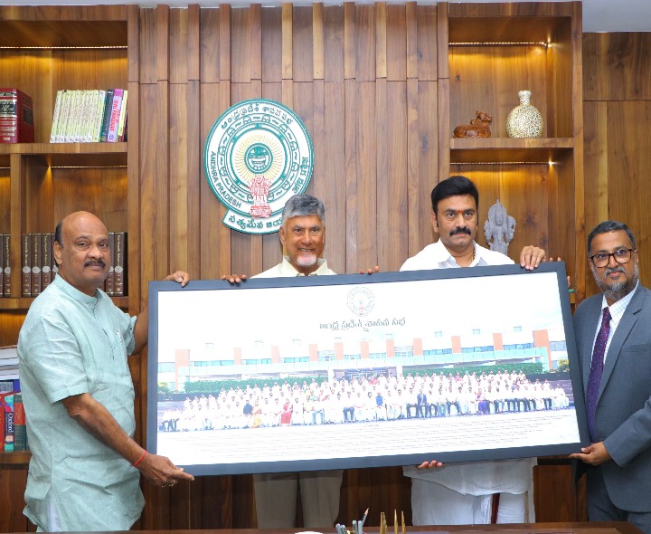 ఏపీ ఎమ్మెల్యేల గ్రూపు ఫోటో ఆవిష్కరణ