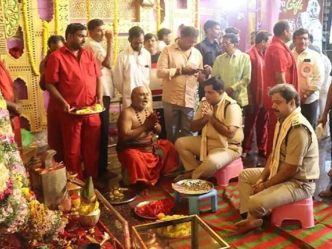 అమ్మవారిని దర్శించుకున్న డీఐజీ అశోక్ కుమార్