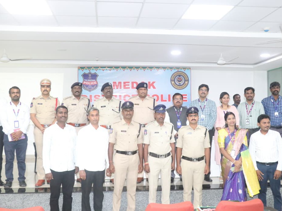 SBI కేసు ఛేదించిన పోలీసు సిబ్బందికి సన్మానం