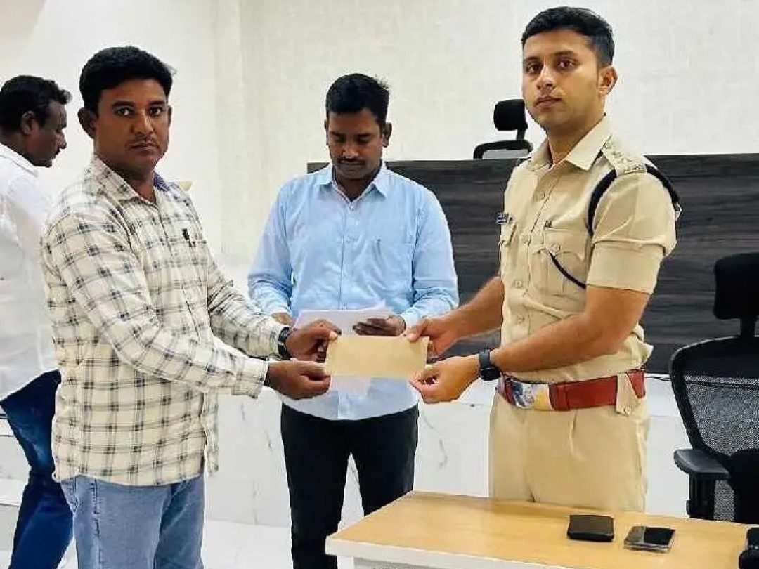 ఉత్తమ సేవకుడిగా కానిస్టేబుల్ జానిమియాకు అవార్డు