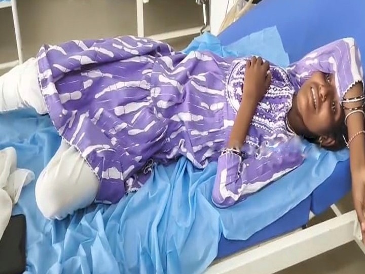 మహిళ కాలుపై నుంచి వెళ్లిన ఆర్టీసీ బస్సు