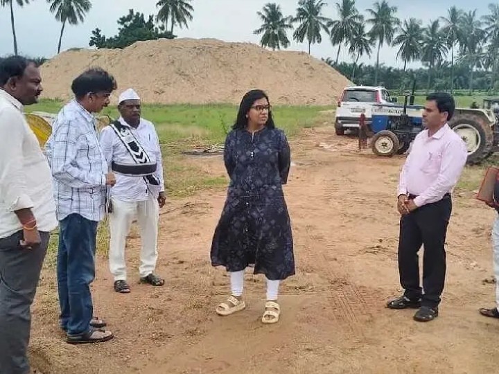 ఇసుక స్టాక్ పాయింటును తనిఖీ చేసిన సబ్ కలెక్టర్