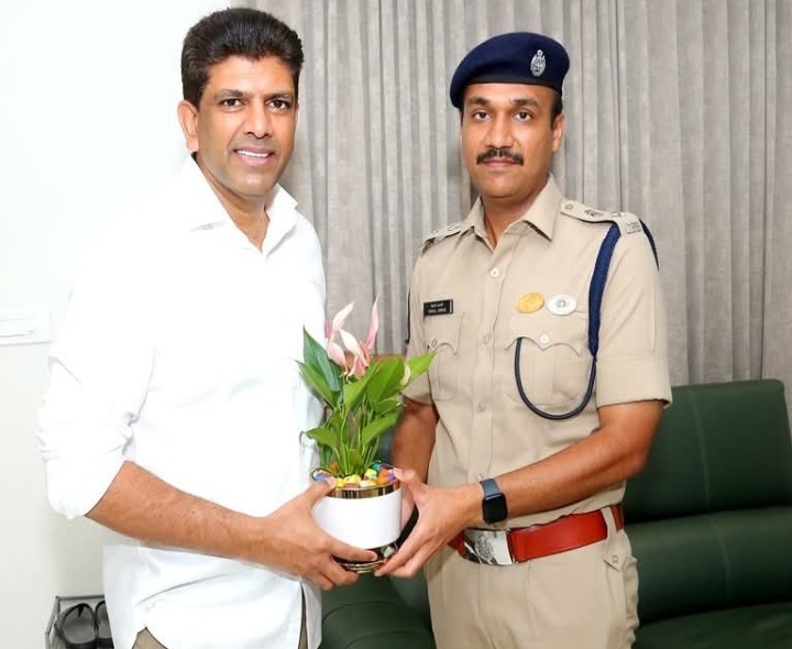 కేంద్ర సహాయ మంత్రిని కలిసిన జిల్లా ఎస్పీ