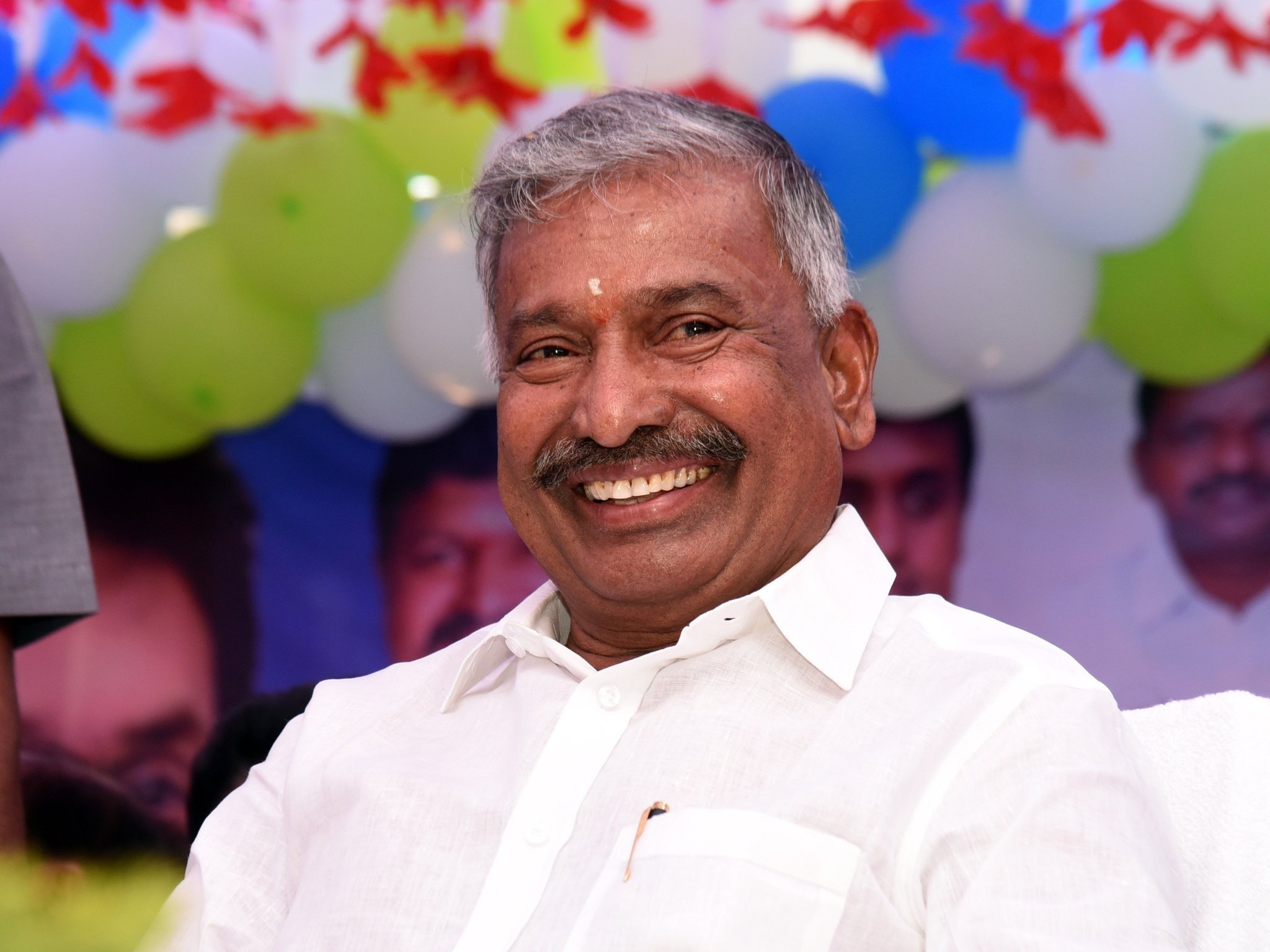 నేడు పట్టు వస్త్రాలు సమర్పించనున్న మాజీ మంత్రి