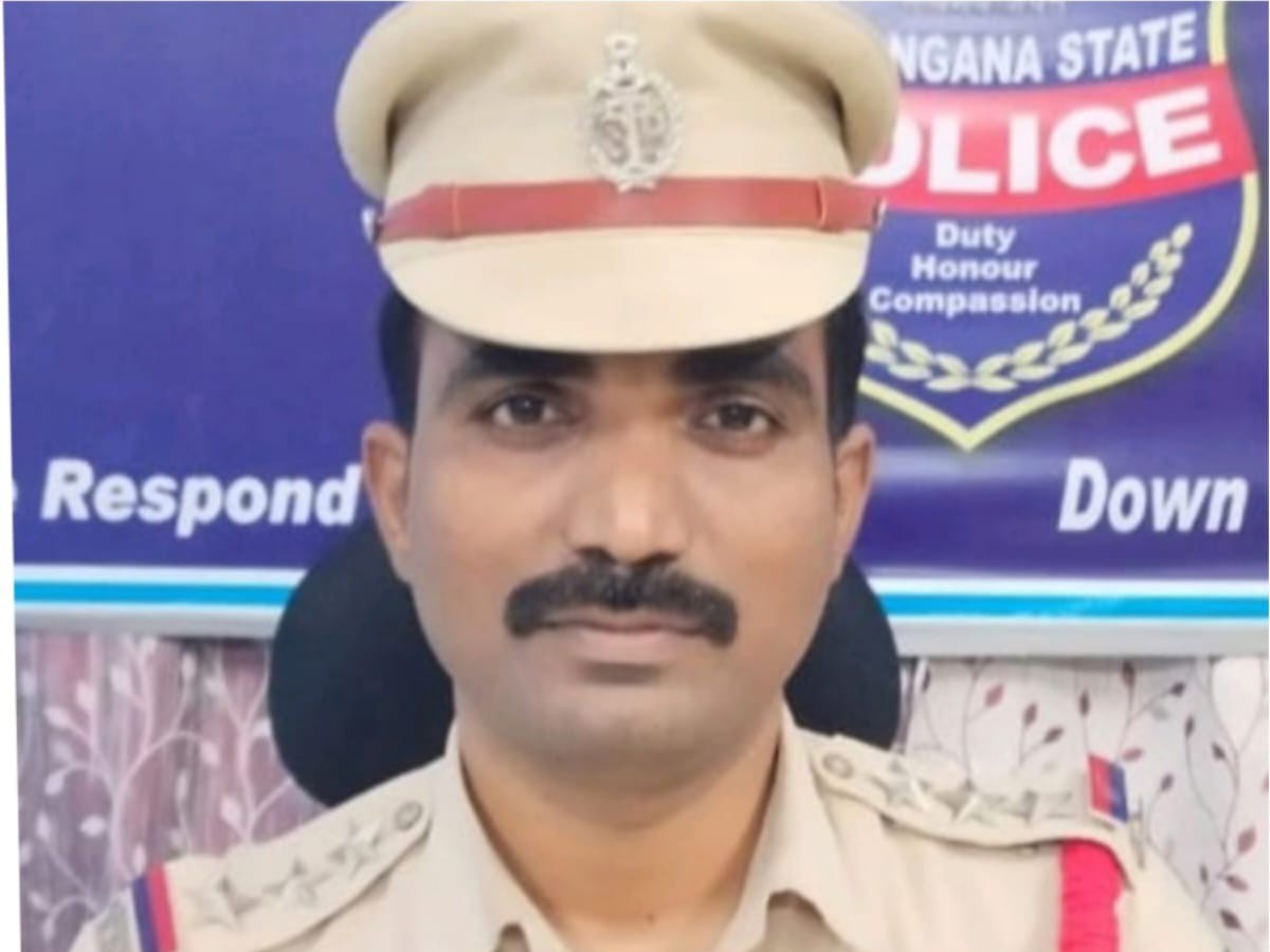 బతుకమ్మ పువ్వుల కోసం చెరువులలో దిగొద్దు