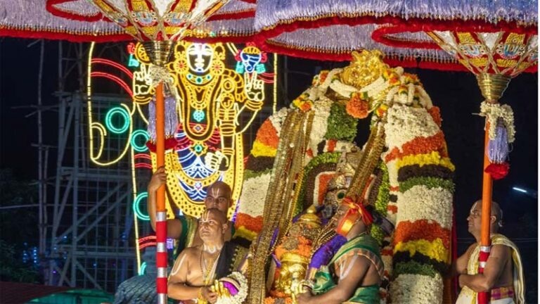 నేడు శ్రీవారి గరుడ వాహన సేవ