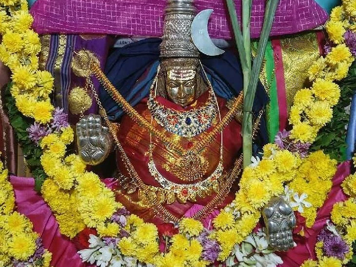 లలితాదేవి అలంకారములో వాసవాంబ దేవి