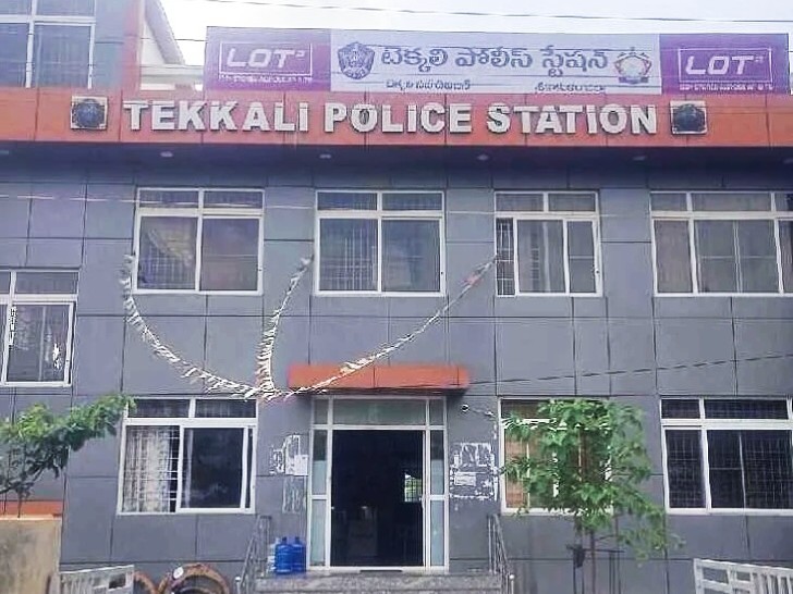 మహిళను మోసగించిన కానిస్టేబుల్ అరెస్ట్