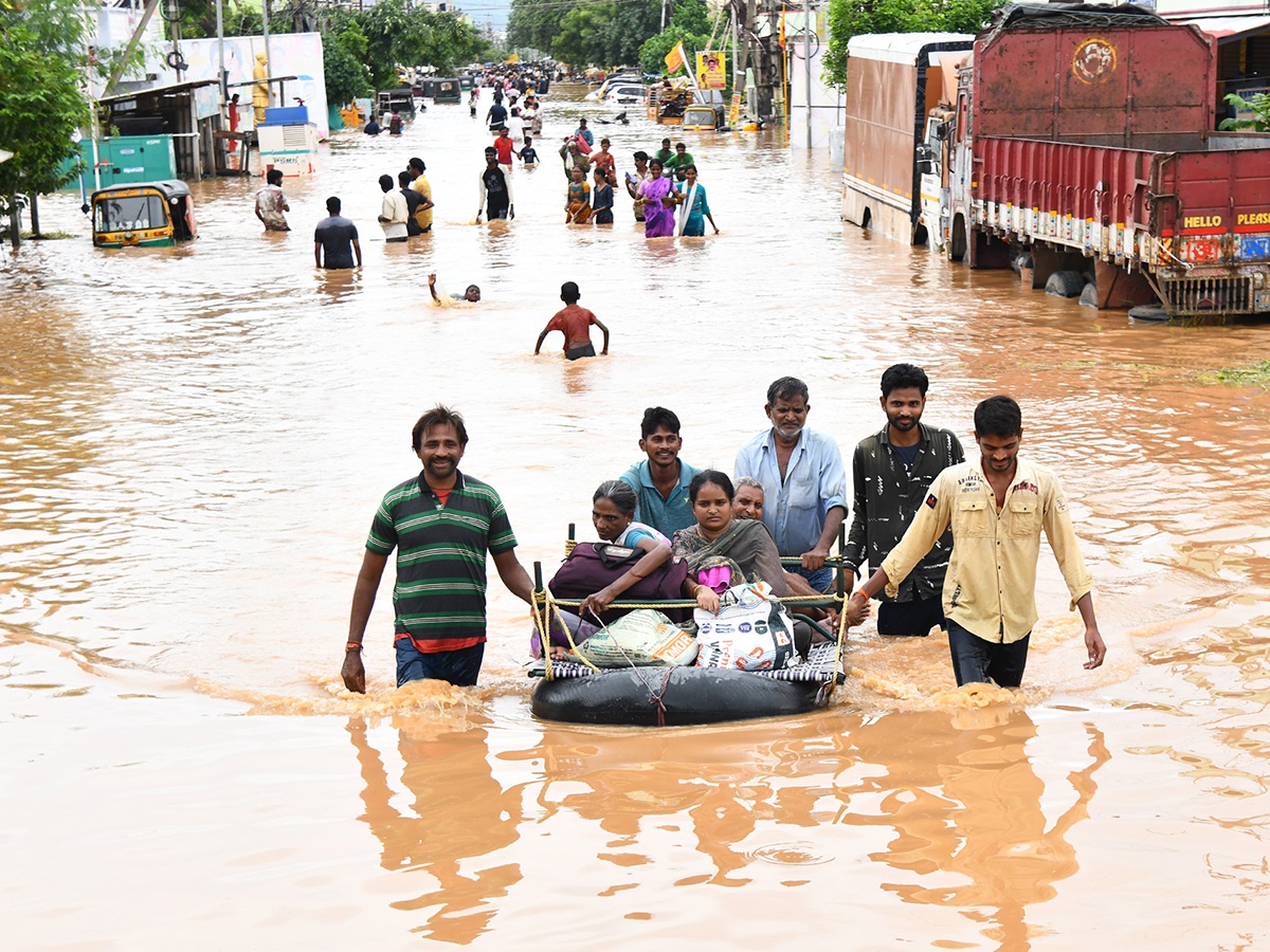 భారీగా వరద.. ఆపద వస్తే ఈ నెంబర్లకు ఫోన్ చేయండి