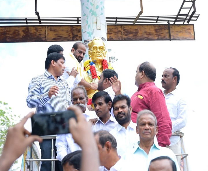 గుర్రం జాషువాకు నివాళి అర్పించిన మంత్రి