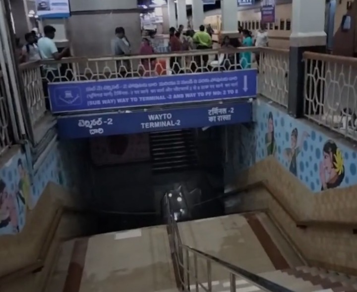 ‘రైల్వే స్టేషన్‌లో మరమ్మతులు చేపట్టాలి’