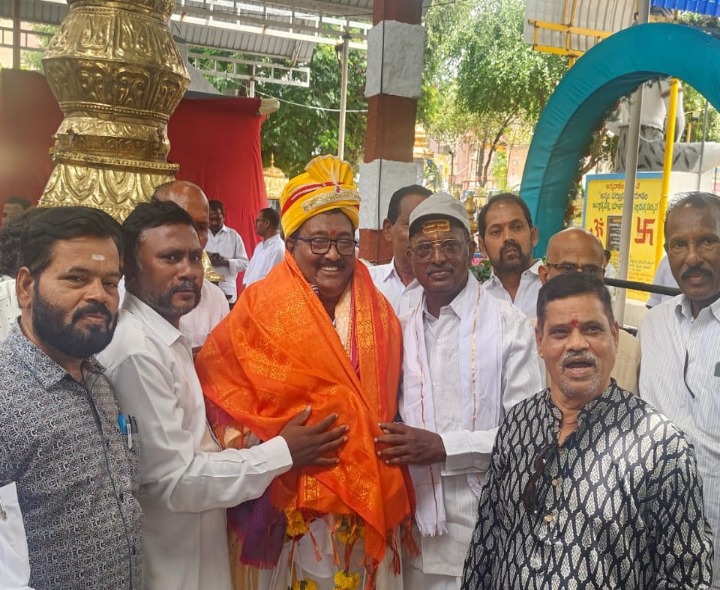 నూతన కమిటీ అధ్యక్షునికి ఘన సన్మానం