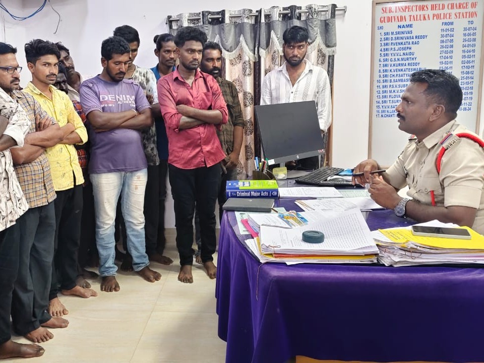 గుడివాడలో రౌడీషీటర్లకు కౌన్సిలింగ్