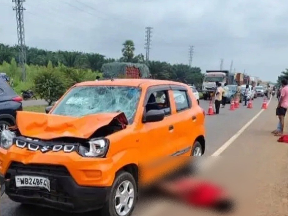భవాని భక్తులపై దూసుకెళ్లిన కారు.. ఇద్దరు మృతి