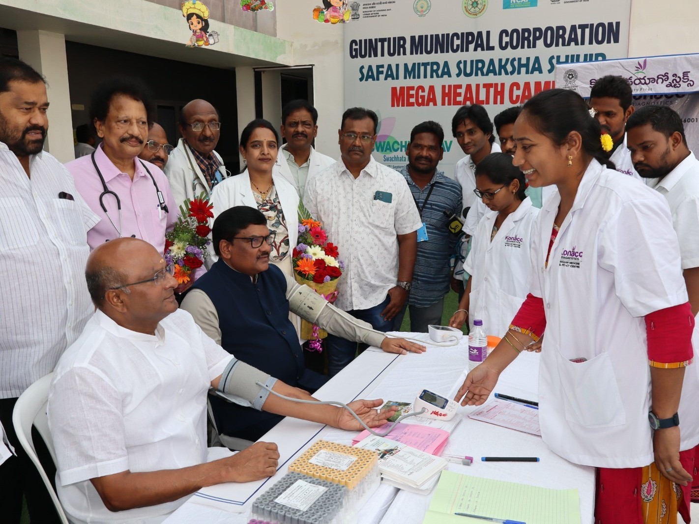 పారిశుద్ధ్య కార్మికులకు ఉచిత మెగా వైద్య శిబిరం