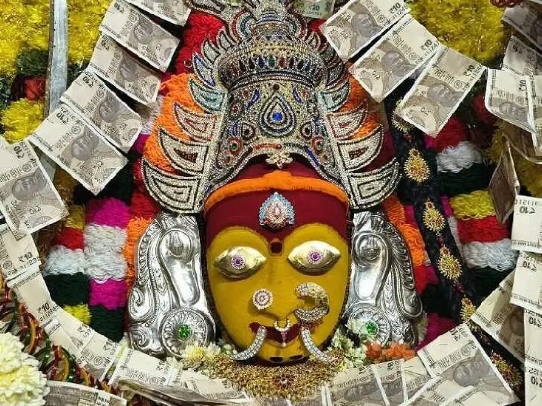ధనలక్ష్మి అలంకారంలో శ్రీవిరుపాక్షి మారమ్మ దేవి