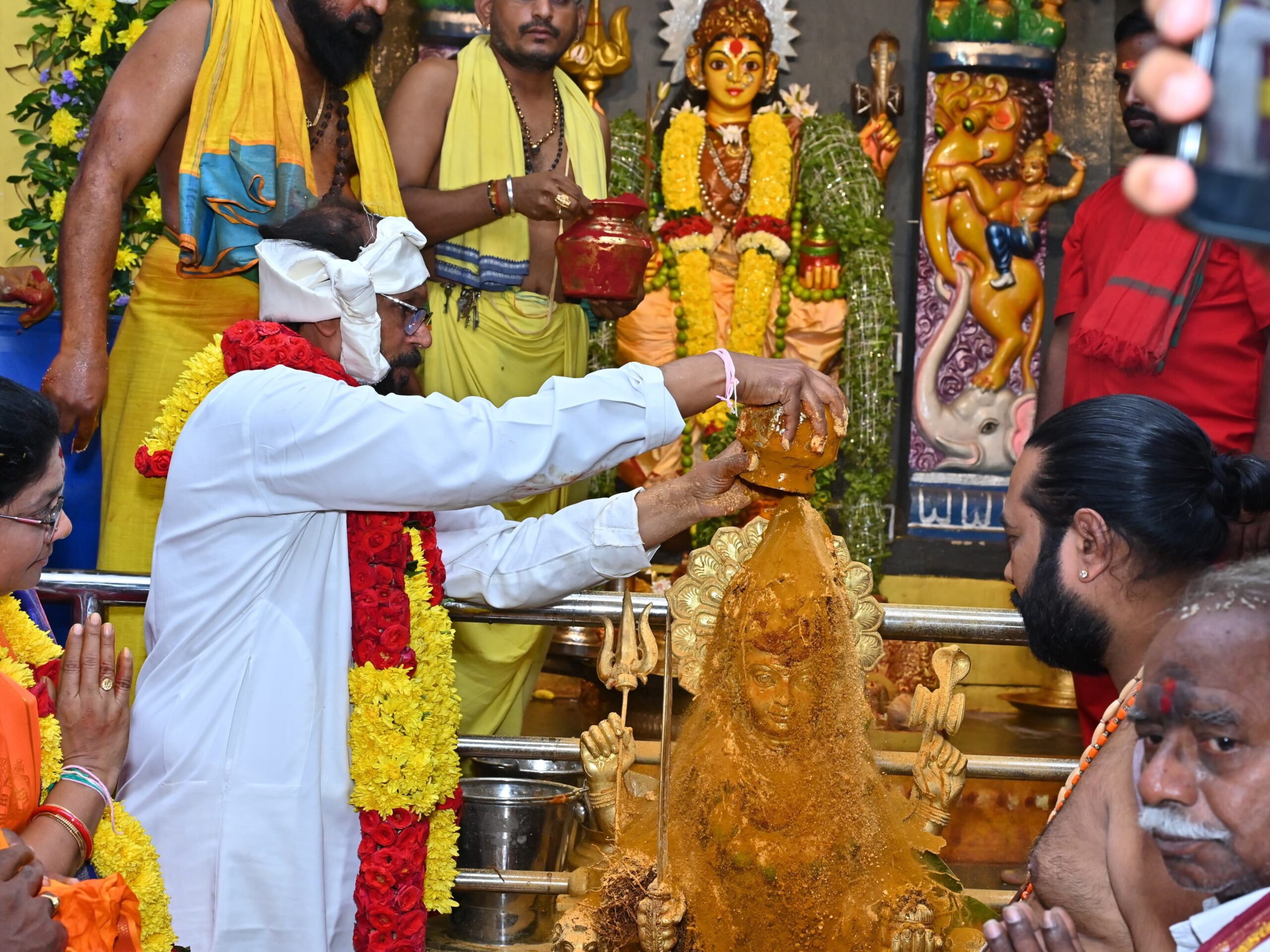 నూకాంబిక అమ్మవారికి ఎమ్మెల్యే పంచామృతాభిషేకం