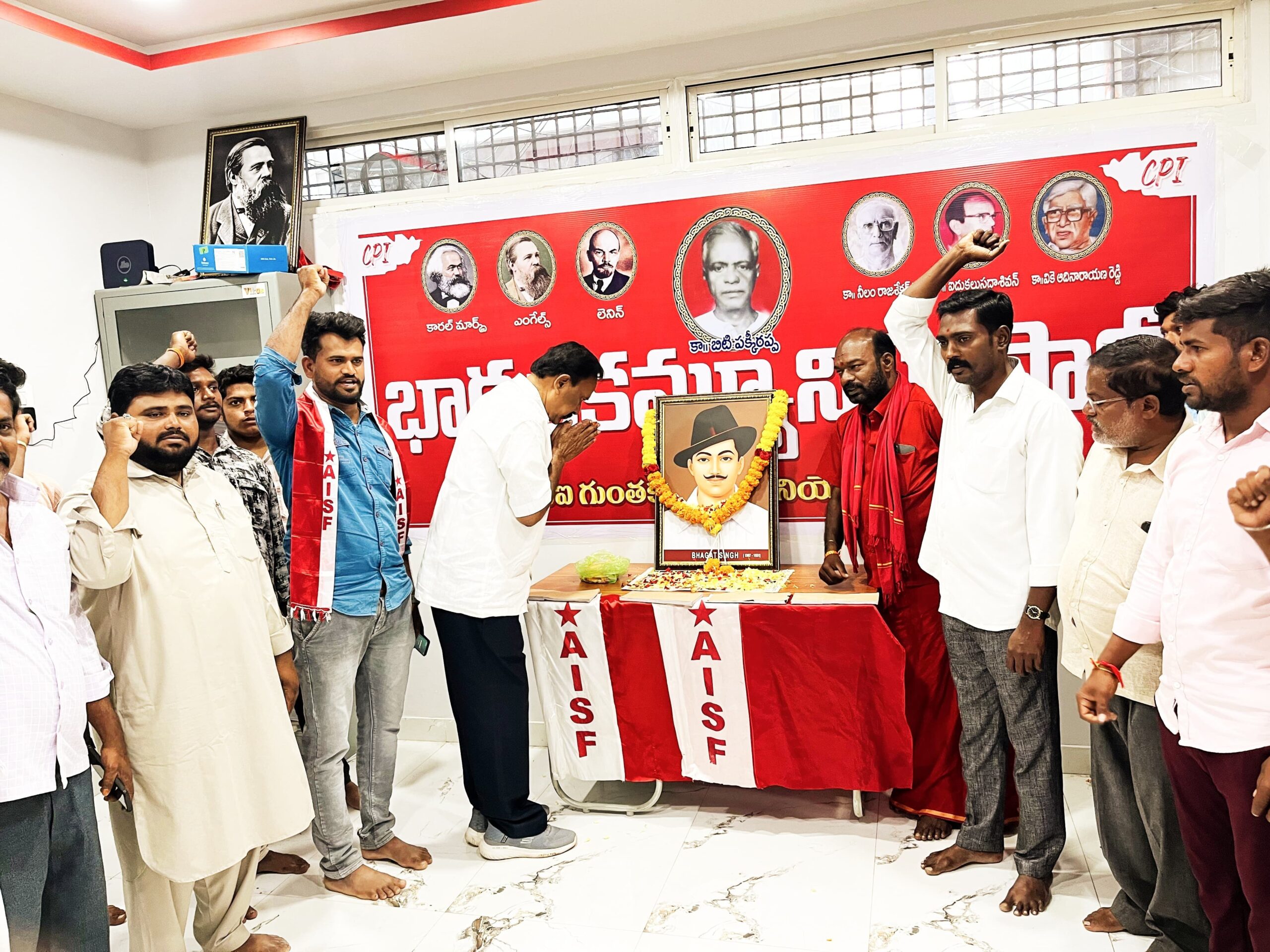 భగత్ సింగ్‌కు ఘనంగా నివాళులు