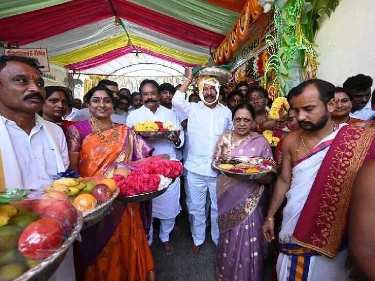 గంగమ్మకు పట్టువస్త్రాలు సమర్పించిన పెద్దిరెడ్డి