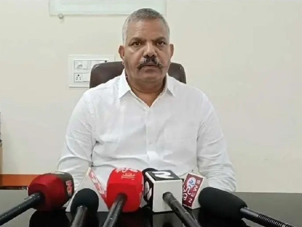 పాదయాత్ర చేసే భవాని భక్తులకు DSP సూచనలు