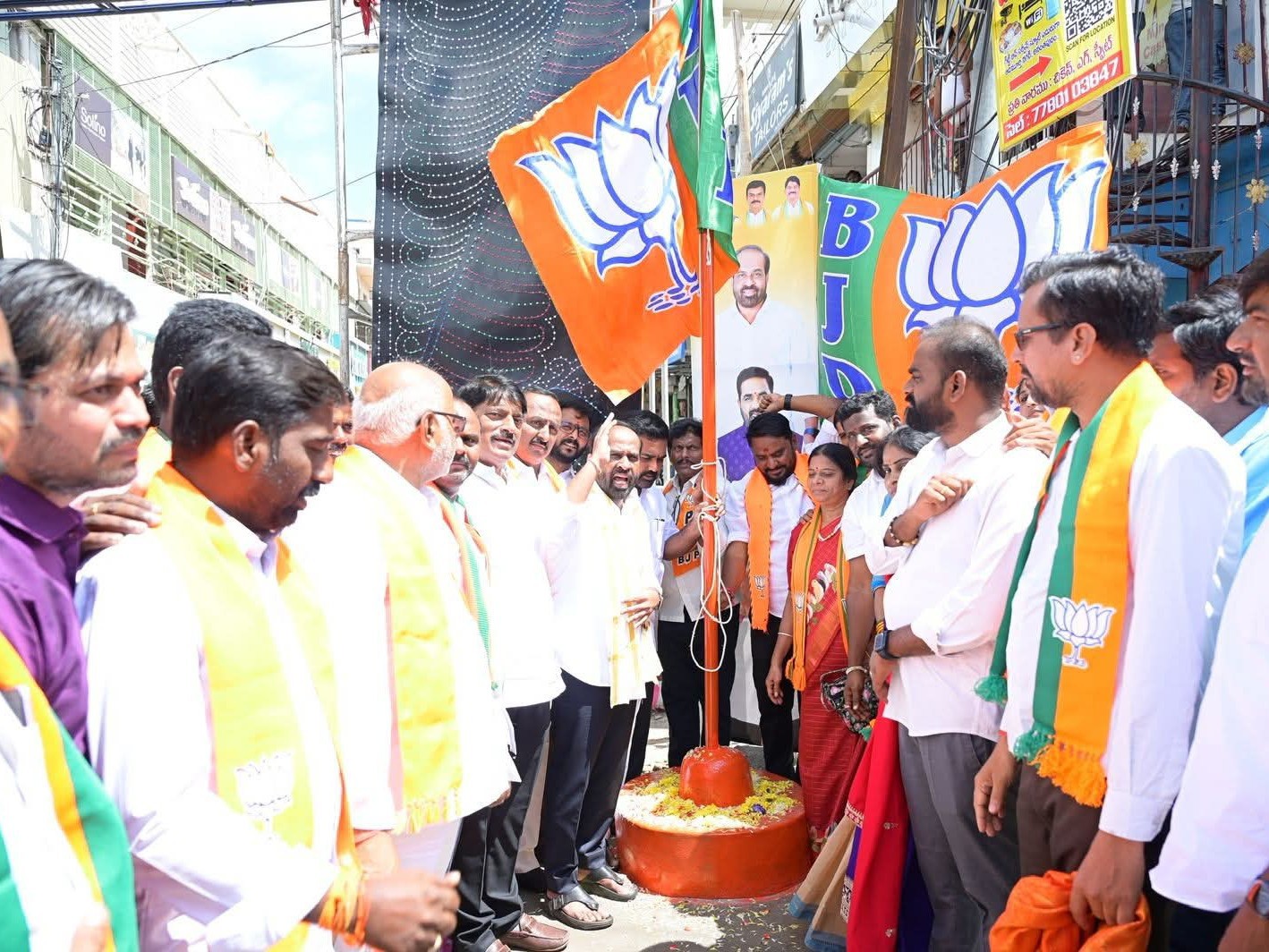 బీజేపీ జెండా ఆవిష్కరించిన మంత్రి