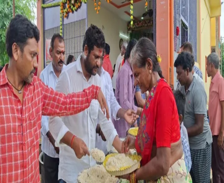 చంద్రబాబు కాలనీలో అన్నదాన కార్యక్రమం