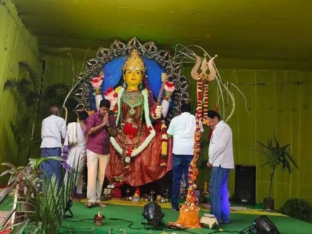 నంబూరులో అమ్మవారికి ప్రత్యేక పూజలు