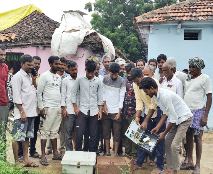 నీటి సమస్యపై గ్రామస్తుల ఆందోళన