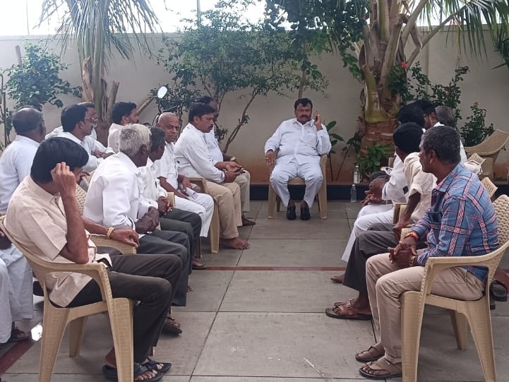 టీడీపీ నాయకులతో ఎంపీ సమావేశం