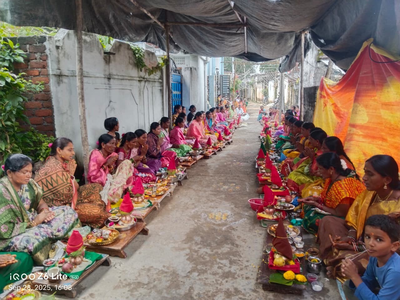 ‘భక్తిశ్రద్ధలతో దుర్గా మాతకు పూజలు చేసిన మహిళలు’