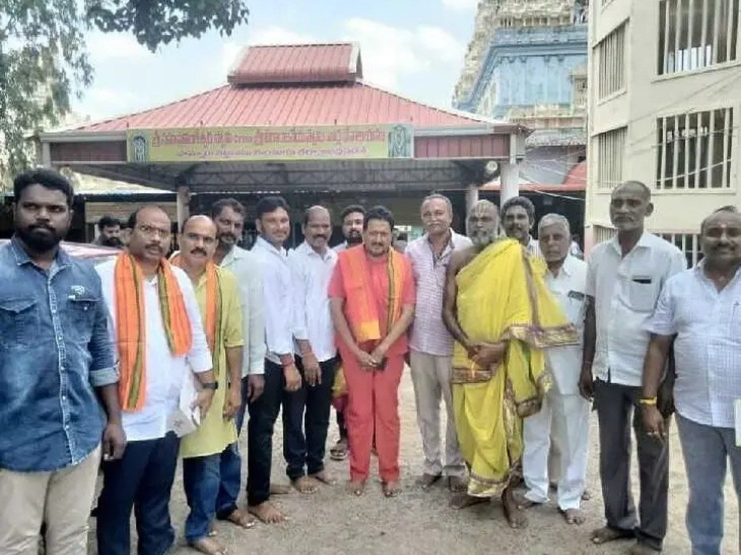 ఆలయాలలో ప్రత్యేక పూజలు చేసిన స్వామి నాయుడు