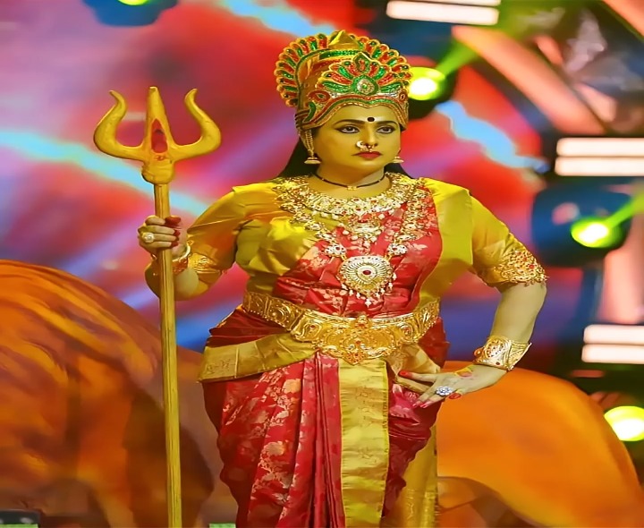 అమ్మవారి అవతారంలో మాజీ మంత్రి