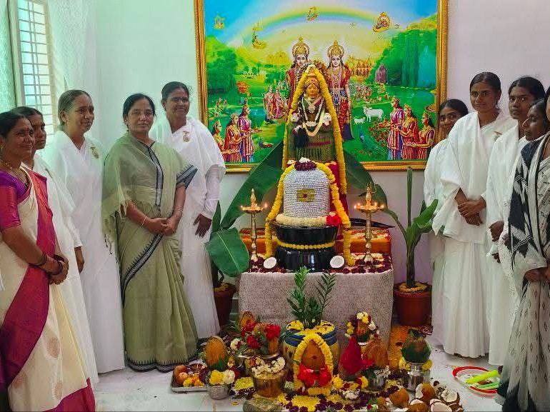 సేవా కార్యక్రమాలు సమాజానికి ఆదర్శం: పరిటాల