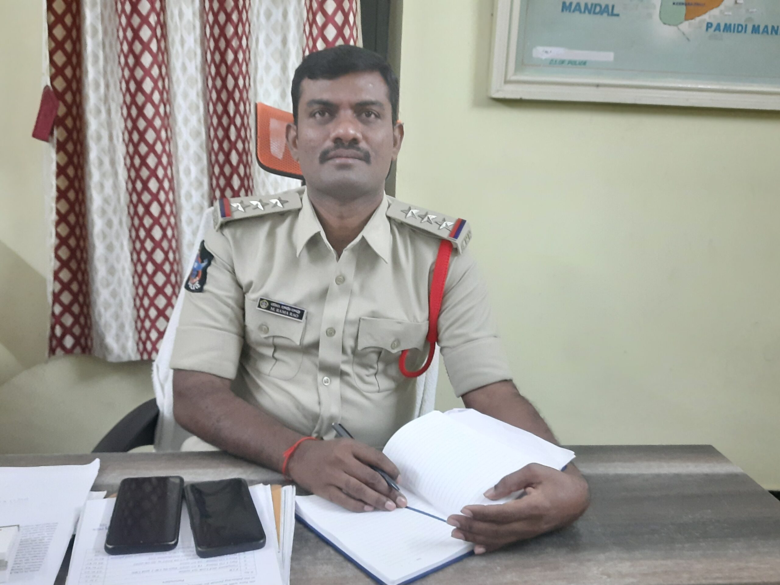 పేకాట స్థావరంపై పోలీసుల మెరుపు దాడులు
