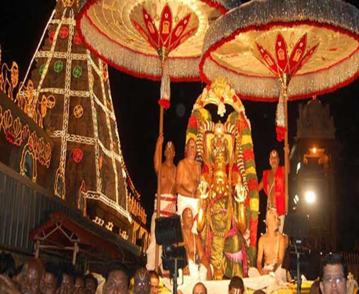 ప్రారంభమైన శ్రీవారి గరుడ వాహనసేవ