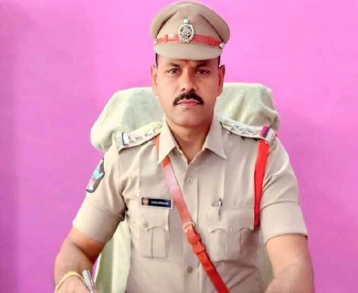 మైనర్లకు వాహనాలు ఇస్తే చర్యలు: సీఐ