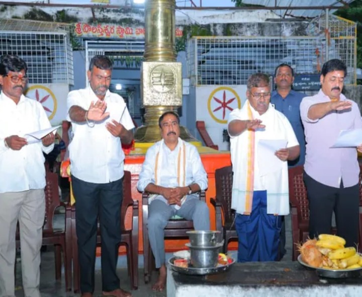 ఎమ్మెల్యే సమక్షంలో నూతన ధర్మకర్తల ప్రమాణ స్వీకారం
