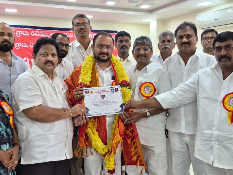 ఏపీ వీఆర్వోల సంఘ అసోసియేట్ అధ్యక్షుడిగా శ్రీనివాసరావు