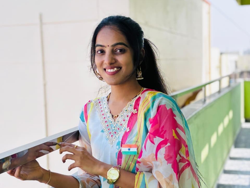 అసిస్టెంట్ సెక్షన్ ఆఫీసర్‌గా సమత