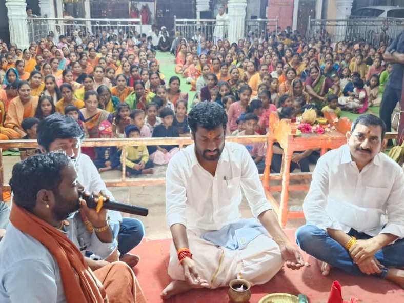 ‘దుర్గామాత హారతిలో పాల్గొన్న ఎమ్మెల్యే అనిల్ జాదవ్’