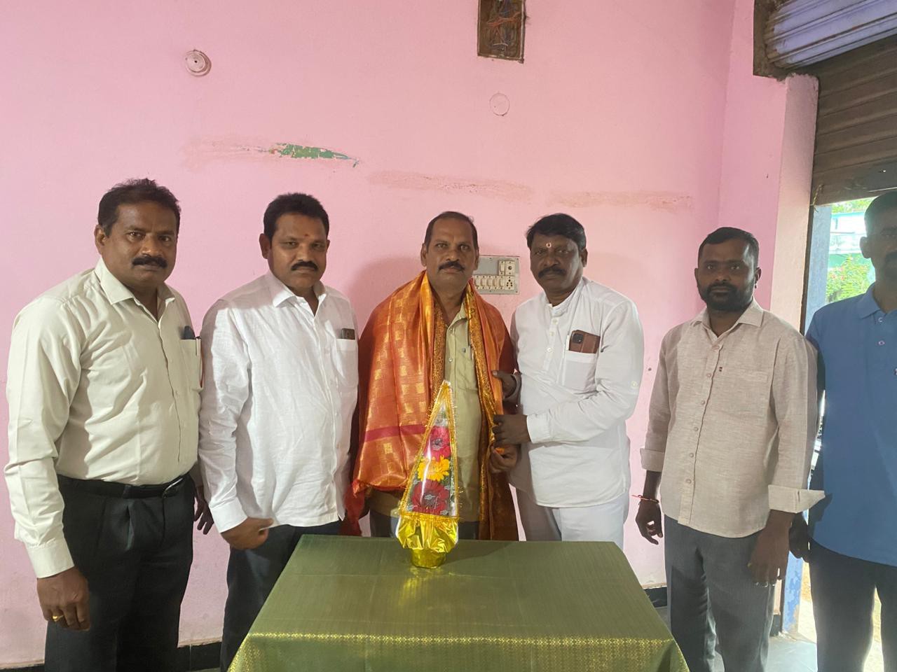 జిల్లా కోర్టు పబ్లిక్ ప్రాసిక్యూటర్ సన్మానించిన..  BJP నేతలు
