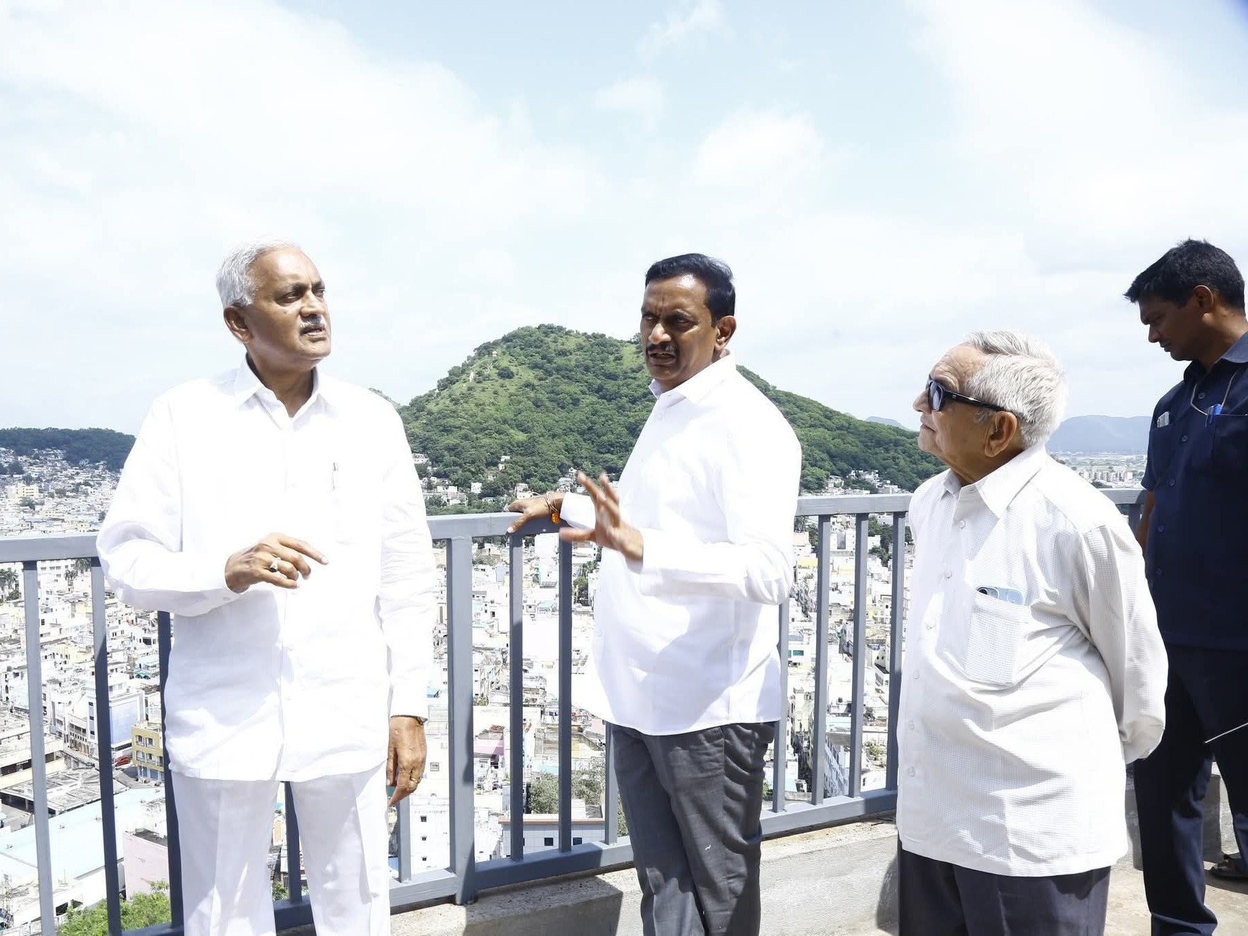 గాంధీ హిల్ పనులను పరిశీలించిన ఎంపీ