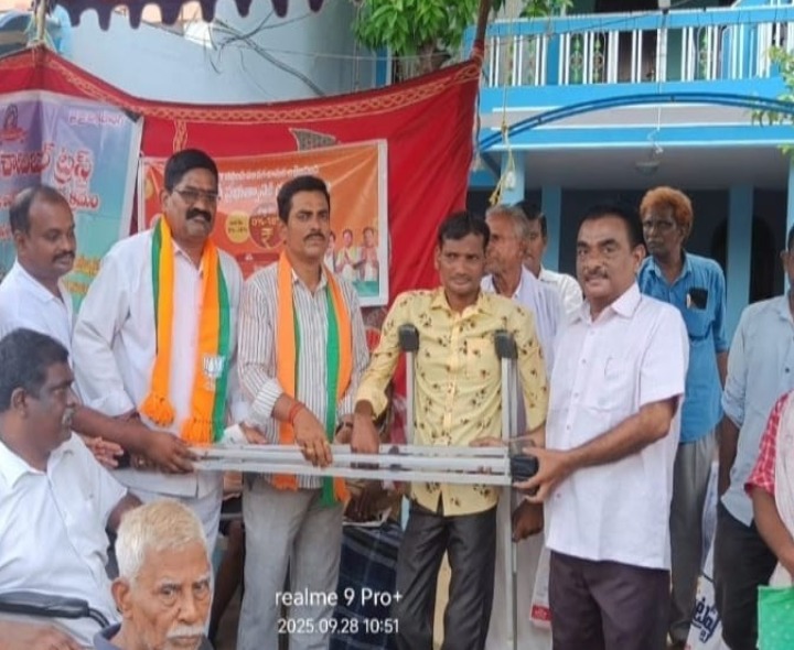 దివ్యాంగులకు అండగా మదర్ చారిటబుల్ ట్రస్ట్