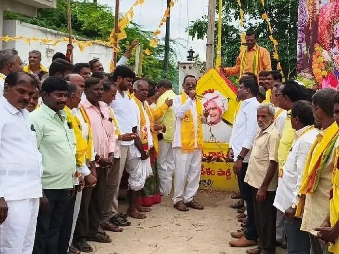 రైతుల పక్షాన పోరాడుతాం: టీడీపీ