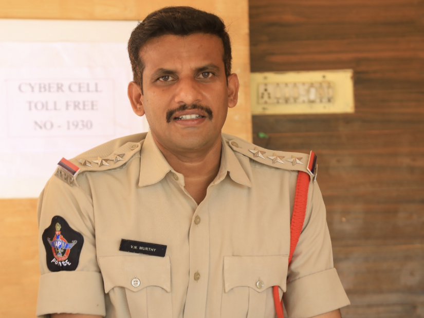 కాయిన్స్ ఆడుతున్న వ్యక్తులపై కేసు నమోదు