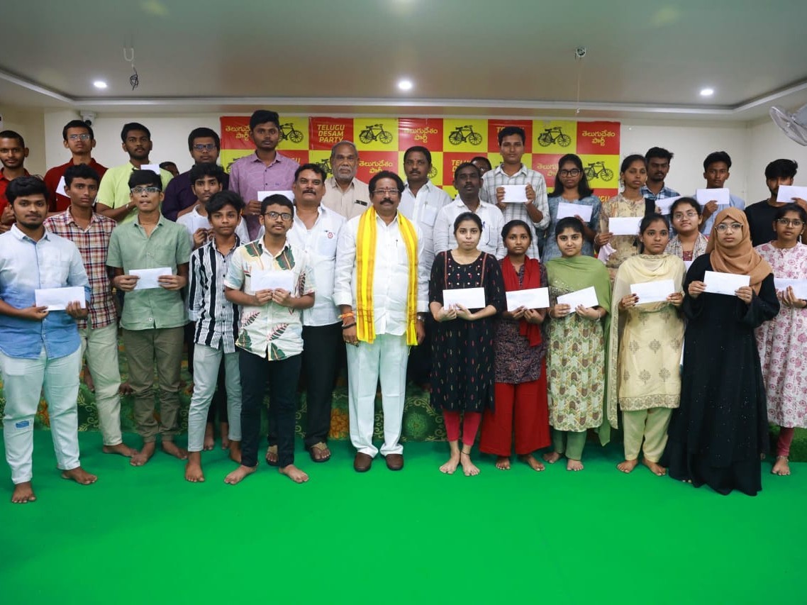 జర్నలిస్టుల పిల్లలకు జీవీ స్కాలర్‌షిప్‌లు, ఇంటి స్థలాలు
