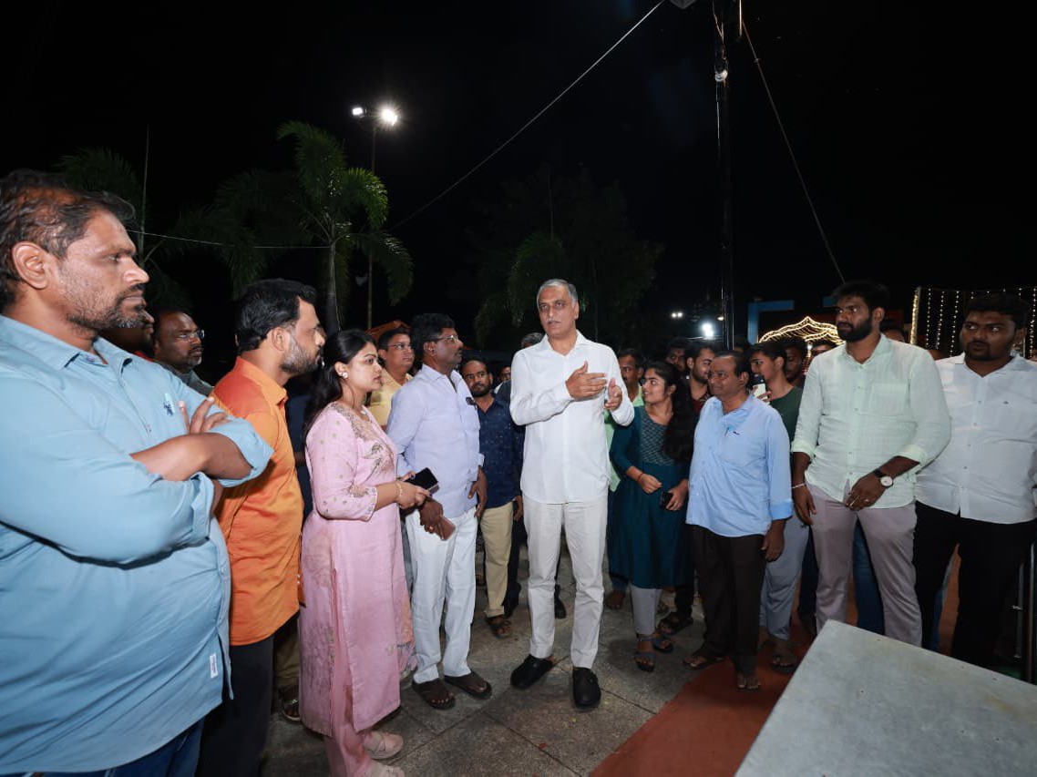 బతుకమ్మ ఏర్పాట్లపైమాజీ మంత్రి అసంతృప్తి